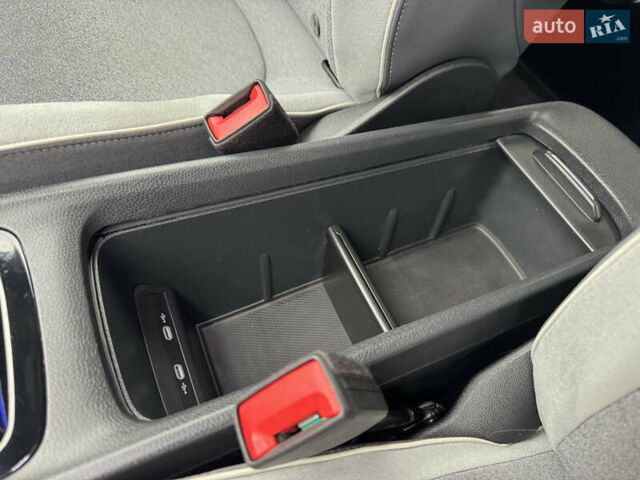 Серый Фольксваген ID.3, объемом двигателя 0 л и пробегом 107 тыс. км за 16999 $, фото 48 на Automoto.ua