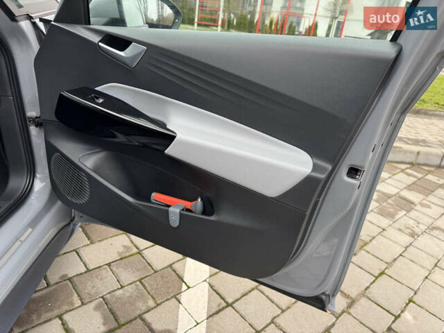 Серый Фольксваген ID.3, объемом двигателя 0 л и пробегом 107 тыс. км за 16999 $, фото 92 на Automoto.ua