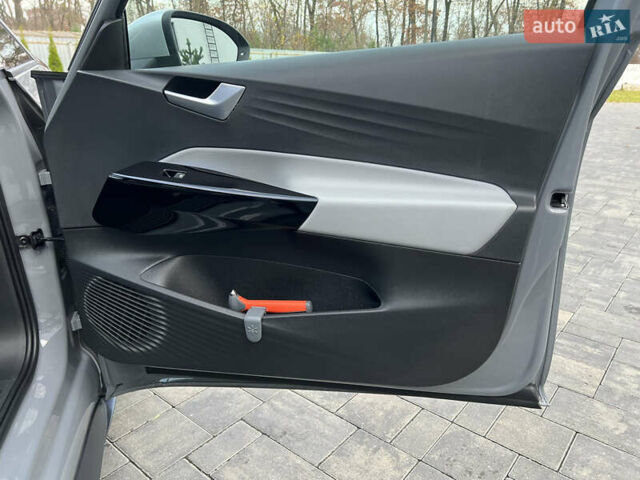 Серый Фольксваген ID.3, объемом двигателя 0 л и пробегом 117 тыс. км за 17300 $, фото 72 на Automoto.ua