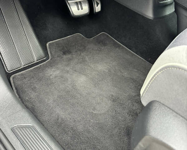 Серый Фольксваген ID.3, объемом двигателя 0 л и пробегом 107 тыс. км за 16999 $, фото 38 на Automoto.ua