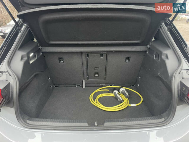 Сірий Фольксваген ID.3, об'ємом двигуна 0 л та пробігом 100 тис. км за 17000 $, фото 33 на Automoto.ua