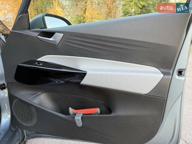 Сірий Фольксваген ID.3, об'ємом двигуна 0 л та пробігом 135 тис. км за 17900 $, фото 54 на Automoto.ua