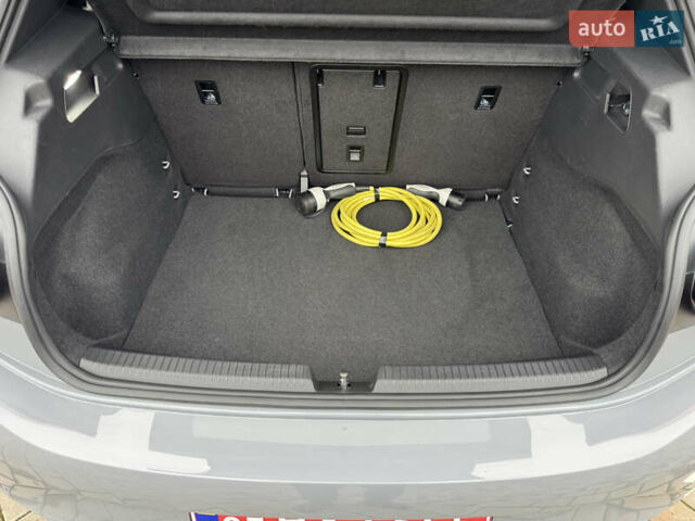 Серый Фольксваген ID.3, объемом двигателя 0 л и пробегом 107 тыс. км за 16999 $, фото 107 на Automoto.ua