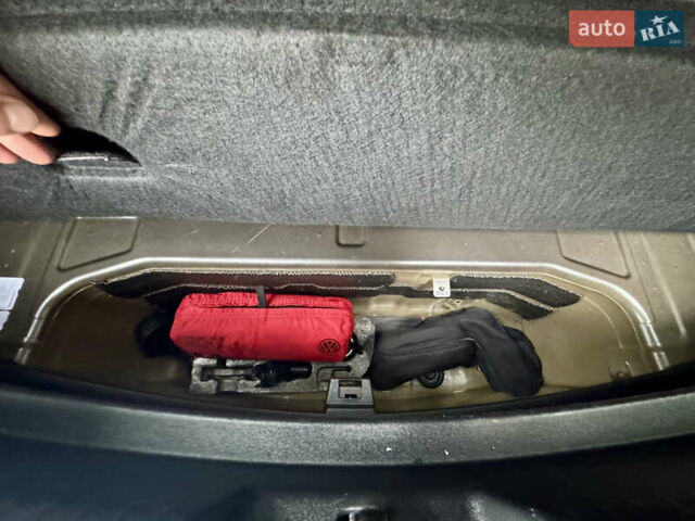 Серый Фольксваген ID.3, объемом двигателя 0 л и пробегом 129 тыс. км за 17600 $, фото 20 на Automoto.ua