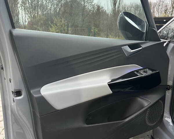 Серый Фольксваген ID.3, объемом двигателя 0 л и пробегом 160 тыс. км за 17200 $, фото 35 на Automoto.ua