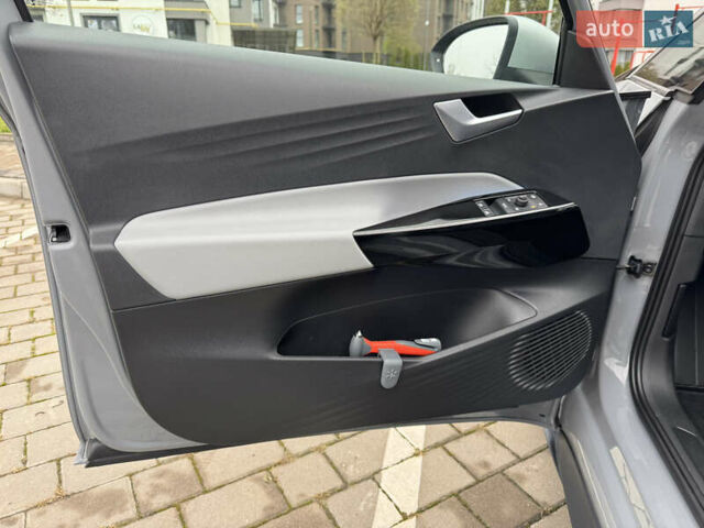 Серый Фольксваген ID.3, объемом двигателя 0 л и пробегом 107 тыс. км за 16999 $, фото 32 на Automoto.ua