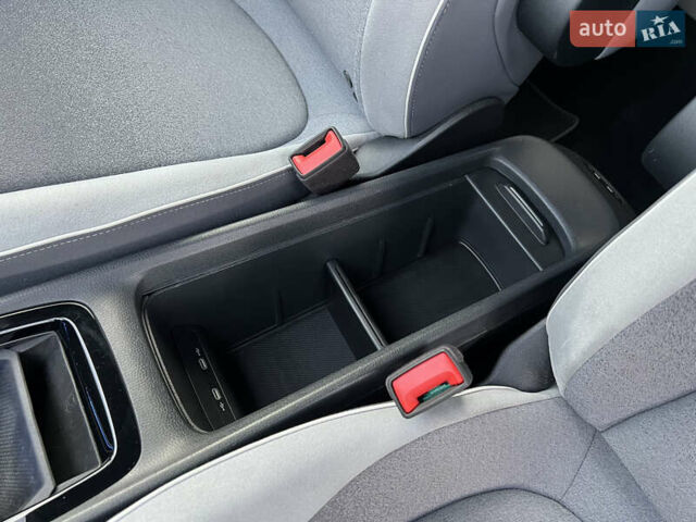 Серый Фольксваген ID.3, объемом двигателя 0 л и пробегом 117 тыс. км за 17300 $, фото 46 на Automoto.ua