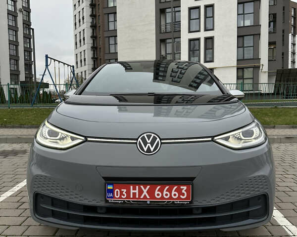 Серый Фольксваген ID.3, объемом двигателя 0 л и пробегом 160 тыс. км за 17200 $, фото 1 на Automoto.ua