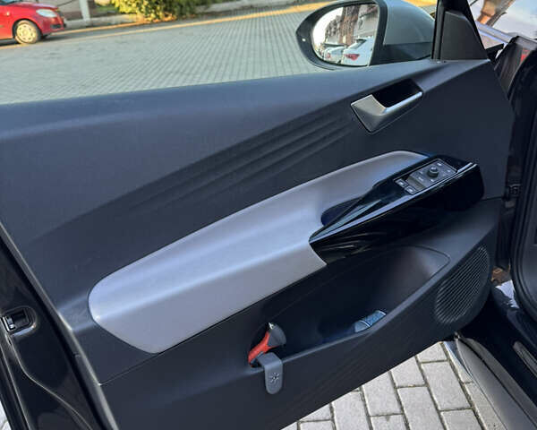 Серый Фольксваген ID.3, объемом двигателя 0 л и пробегом 159 тыс. км за 16300 $, фото 9 на Automoto.ua