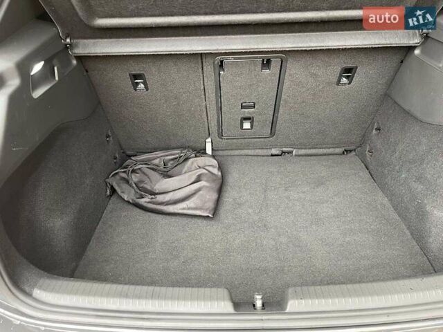 Сірий Фольксваген ID.3, об'ємом двигуна 0 л та пробігом 129 тис. км за 18500 $, фото 22 на Automoto.ua