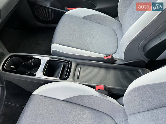 Серый Фольксваген ID.3, объемом двигателя 0 л и пробегом 117 тыс. км за 17300 $, фото 55 на Automoto.ua