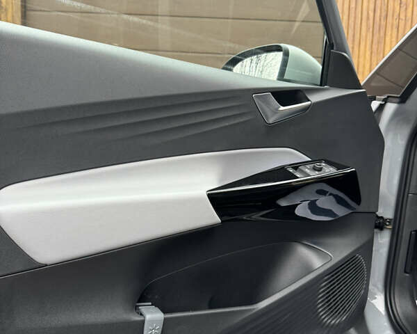 Серый Фольксваген ID.3, объемом двигателя 0 л и пробегом 129 тыс. км за 16400 $, фото 39 на Automoto.ua