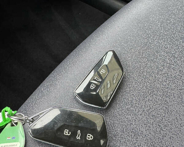 Серый Фольксваген ID.3, объемом двигателя 0 л и пробегом 129 тыс. км за 16400 $, фото 52 на Automoto.ua