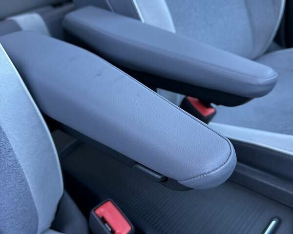 Серый Фольксваген ID.3, объемом двигателя 0 л и пробегом 60 тыс. км за 17650 $, фото 112 на Automoto.ua