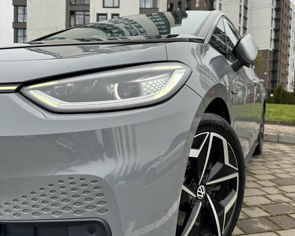 Серый Фольксваген ID.3, объемом двигателя 0 л и пробегом 107 тыс. км за 16999 $, фото 2 на Automoto.ua