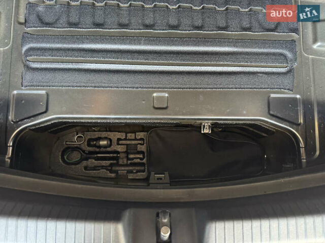 Сірий Фольксваген ID.3, об'ємом двигуна 0 л та пробігом 63 тис. км за 15800 $, фото 13 на Automoto.ua