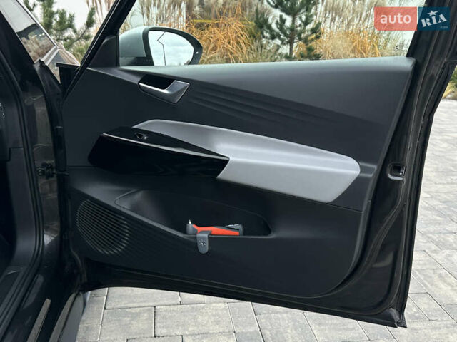 Серый Фольксваген ID.3, объемом двигателя 0 л и пробегом 175 тыс. км за 15799 $, фото 91 на Automoto.ua