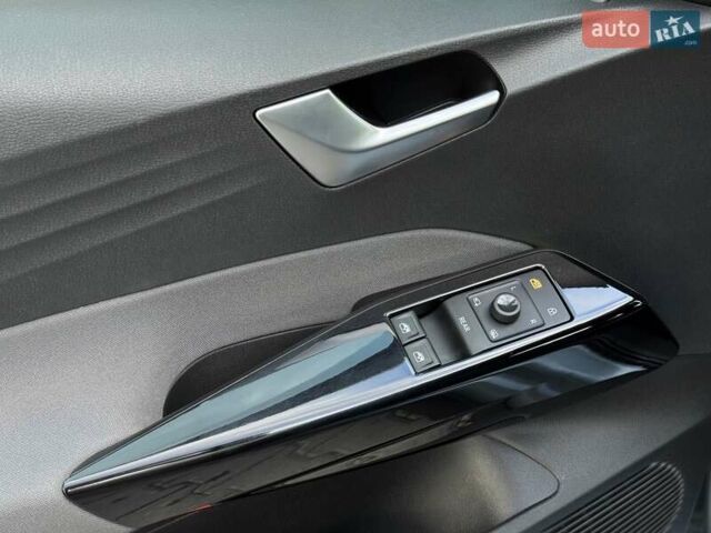 Сірий Фольксваген ID.3, об'ємом двигуна 0 л та пробігом 93 тис. км за 15999 $, фото 40 на Automoto.ua