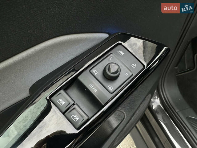 Серый Фольксваген ID.3, объемом двигателя 0 л и пробегом 175 тыс. км за 15799 $, фото 43 на Automoto.ua