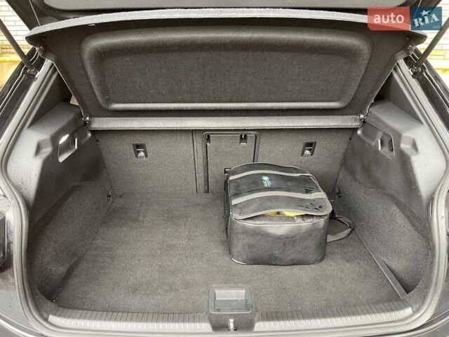 Серый Фольксваген ID.3, объемом двигателя 0 л и пробегом 111 тыс. км за 16800 $, фото 61 на Automoto.ua