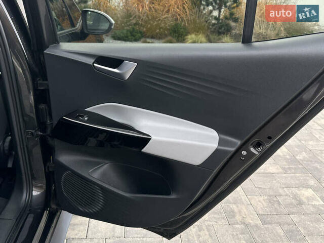 Серый Фольксваген ID.3, объемом двигателя 0 л и пробегом 175 тыс. км за 15799 $, фото 92 на Automoto.ua