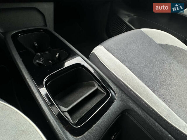 Серый Фольксваген ID.3, объемом двигателя 0 л и пробегом 175 тыс. км за 15799 $, фото 54 на Automoto.ua