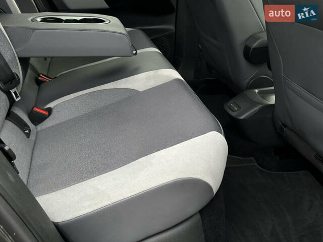 Серый Фольксваген ID.3, объемом двигателя 0 л и пробегом 175 тыс. км за 15799 $, фото 93 на Automoto.ua