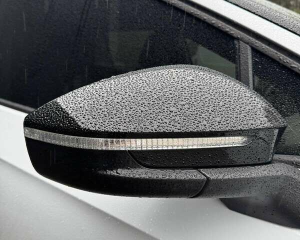 Белый Фольксваген ID.4, объемом двигателя 0 л и пробегом 56 тыс. км за 23500 $, фото 9 на Automoto.ua