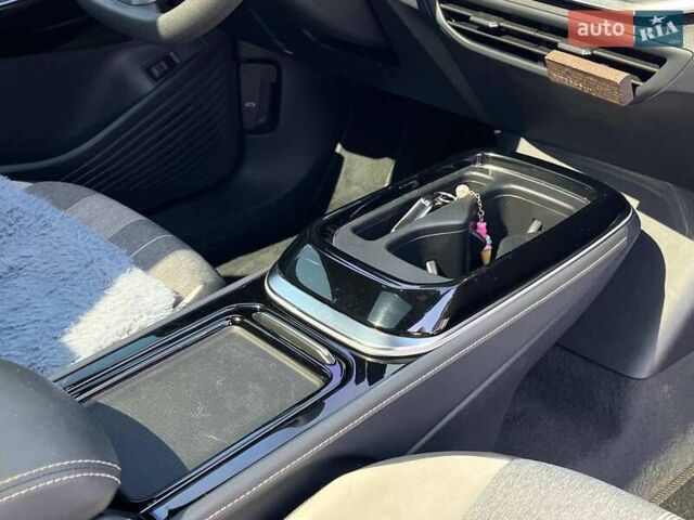 Белый Фольксваген ID.4, объемом двигателя 0 л и пробегом 87 тыс. км за 24790 $, фото 40 на Automoto.ua