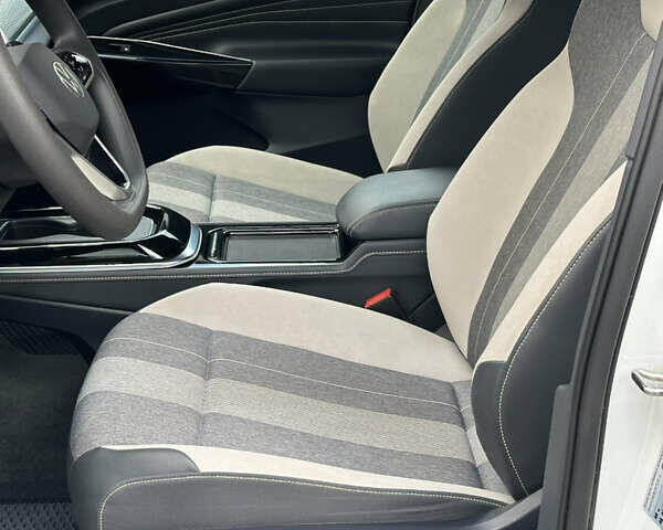 Белый Фольксваген ID.4, объемом двигателя 0 л и пробегом 43 тыс. км за 22900 $, фото 18 на Automoto.ua