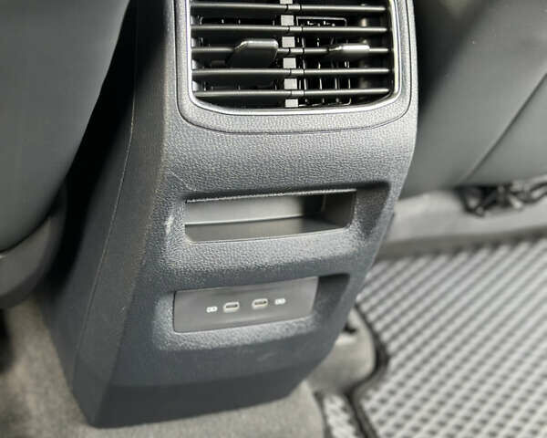 Белый Фольксваген ID.4, объемом двигателя 0 л и пробегом 43 тыс. км за 22900 $, фото 23 на Automoto.ua