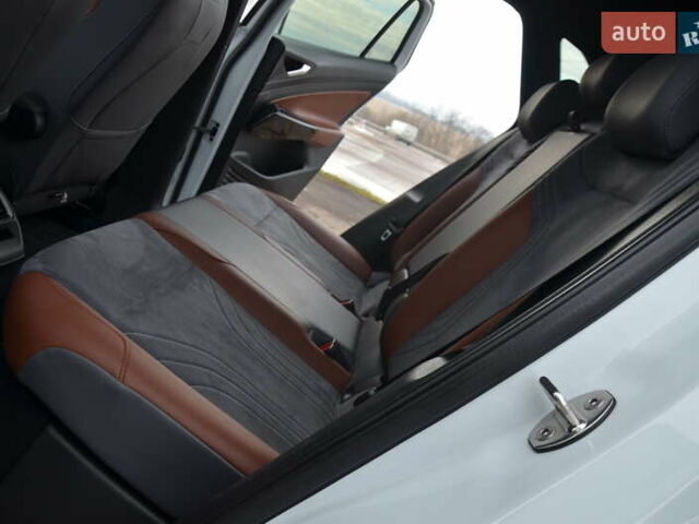 Белый Фольксваген ID.4, объемом двигателя 0 л и пробегом 113 тыс. км за 22350 $, фото 49 на Automoto.ua