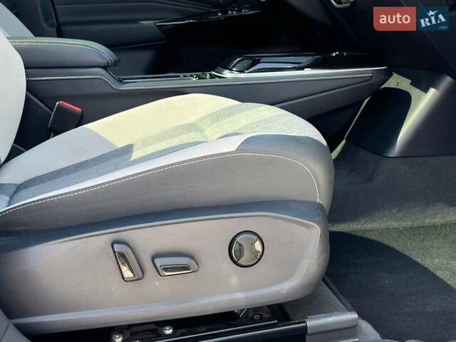 Белый Фольксваген ID.4, объемом двигателя 0 л и пробегом 87 тыс. км за 24790 $, фото 39 на Automoto.ua