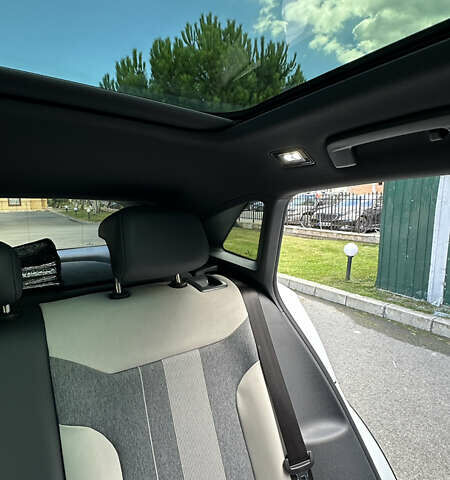 Белый Фольксваген ID.4, объемом двигателя 0 л и пробегом 5 тыс. км за 25000 $, фото 17 на Automoto.ua