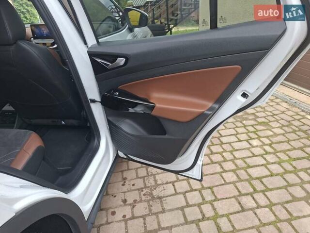 Белый Фольксваген ID.4, объемом двигателя 0 л и пробегом 115 тыс. км за 23100 $, фото 16 на Automoto.ua