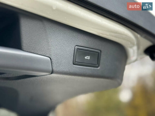 Белый Фольксваген ID.4, объемом двигателя 0 л и пробегом 43 тыс. км за 22900 $, фото 25 на Automoto.ua