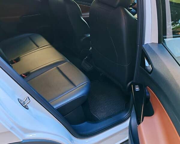 Белый Фольксваген ID.4, объемом двигателя 0 л и пробегом 88 тыс. км за 24500 $, фото 5 на Automoto.ua