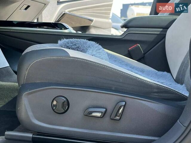 Белый Фольксваген ID.4, объемом двигателя 0 л и пробегом 87 тыс. км за 24790 $, фото 45 на Automoto.ua