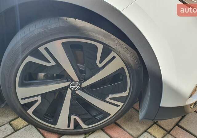 Белый Фольксваген ID.4, объемом двигателя 0 л и пробегом 16 тыс. км за 28900 $, фото 18 на Automoto.ua