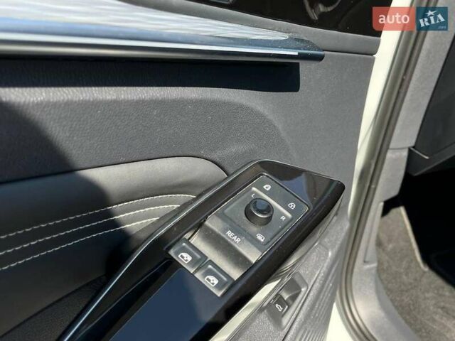 Белый Фольксваген ID.4, объемом двигателя 0 л и пробегом 87 тыс. км за 24790 $, фото 24 на Automoto.ua