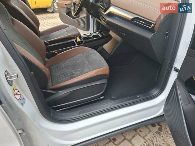 Белый Фольксваген ID.4, объемом двигателя 0 л и пробегом 115 тыс. км за 23100 $, фото 12 на Automoto.ua