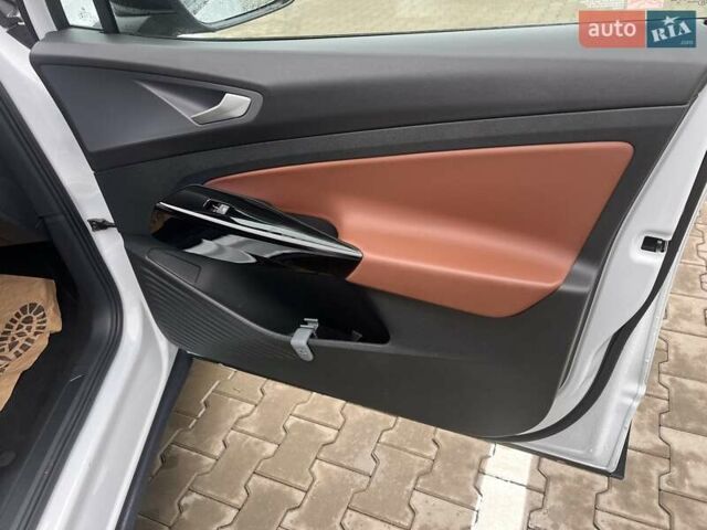 Белый Фольксваген ID.4, объемом двигателя 0 л и пробегом 108 тыс. км за 21500 $, фото 30 на Automoto.ua