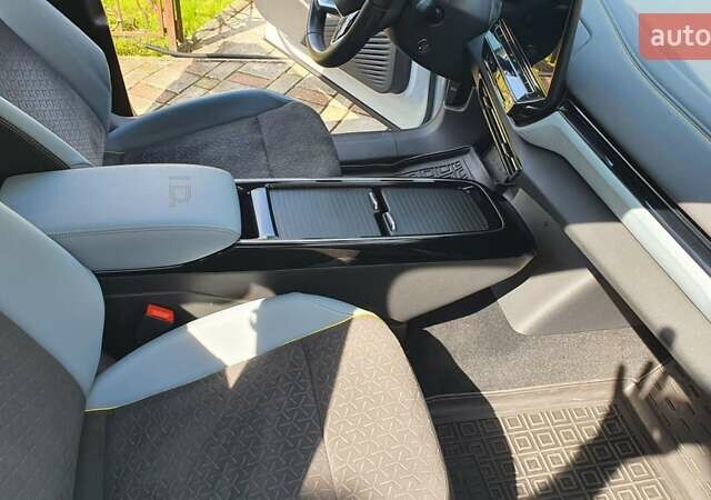 Белый Фольксваген ID.4, объемом двигателя 0 л и пробегом 16 тыс. км за 28900 $, фото 23 на Automoto.ua