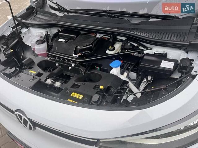 Белый Фольксваген ID.4, объемом двигателя 0 л и пробегом 108 тыс. км за 21500 $, фото 29 на Automoto.ua