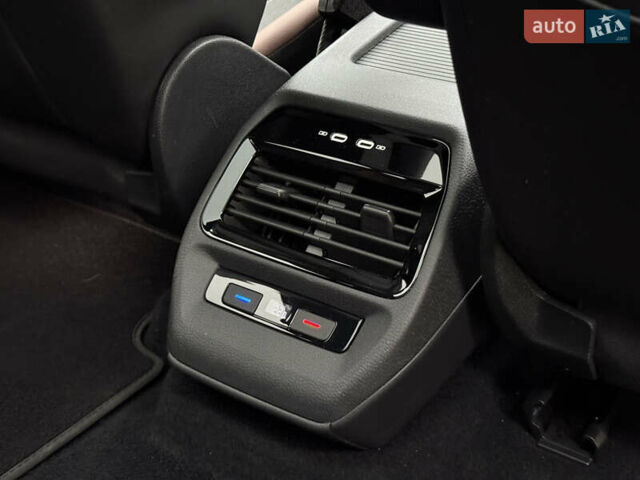 Белый Фольксваген ID.4, объемом двигателя 0 л и пробегом 61 тыс. км за 20900 $, фото 67 на Automoto.ua