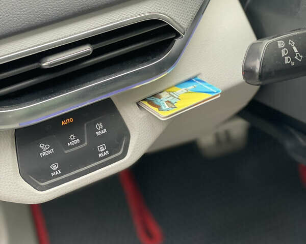 Білий Фольксваген ID.4, об'ємом двигуна 0 л та пробігом 27 тис. км за 25500 $, фото 16 на Automoto.ua