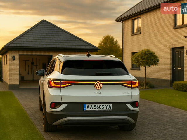 Белый Фольксваген ID.4, объемом двигателя 0 л и пробегом 65 тыс. км за 22999 $, фото 2 на Automoto.ua