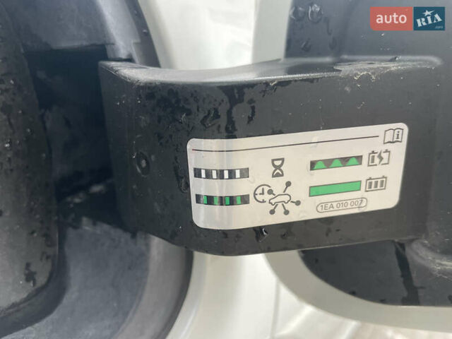 Білий Фольксваген ID.4, об'ємом двигуна 0 л та пробігом 27 тис. км за 25500 $, фото 8 на Automoto.ua