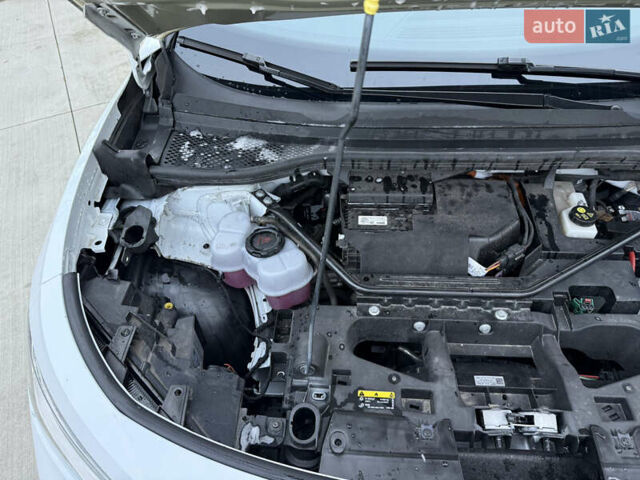 Белый Фольксваген ID.4, объемом двигателя 0 л и пробегом 61 тыс. км за 20900 $, фото 75 на Automoto.ua