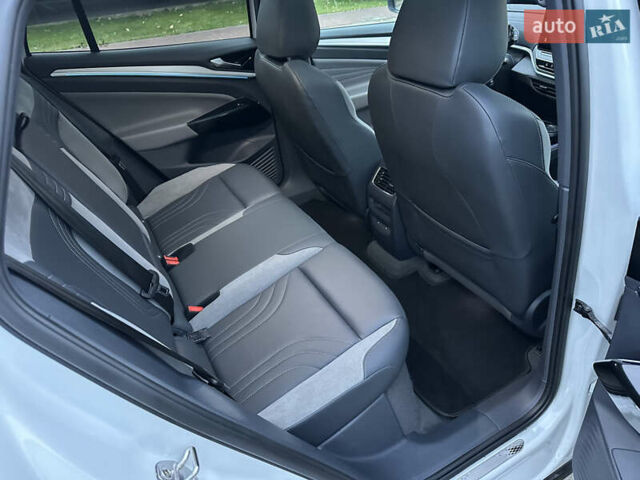 Белый Фольксваген ID.4, объемом двигателя 0 л и пробегом 65 тыс. км за 22999 $, фото 16 на Automoto.ua